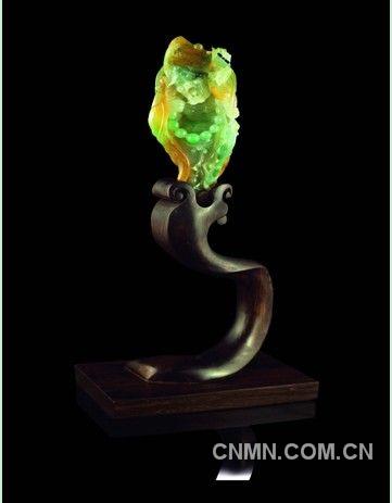 梁荣区的作品《济公活佛》荣获“中国上海玉雕神工奖”。